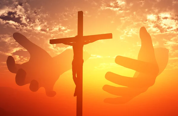 Hände Und Kruzifix Gegen Den Himmel Darstellung — Stockfoto