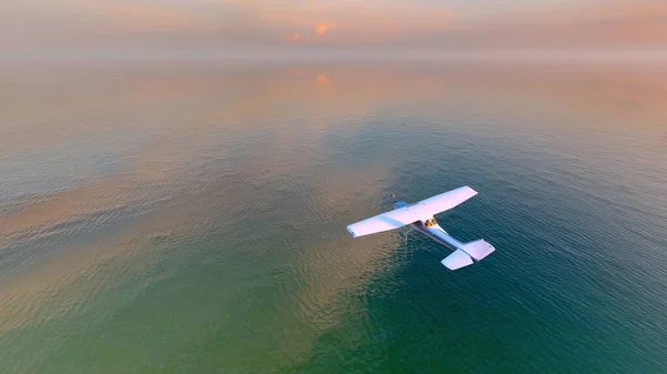 Denizin Üzerinde Bir Uçak Hazırlayıcı — Stok fotoğraf