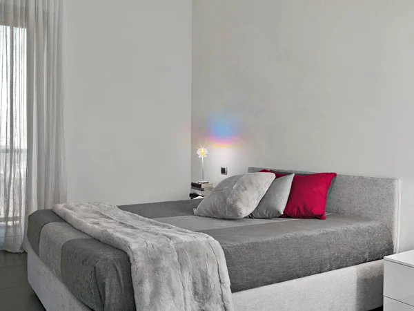 Modern Bedroom Interior Colorful Pillows Bed —  Fotos de Stock