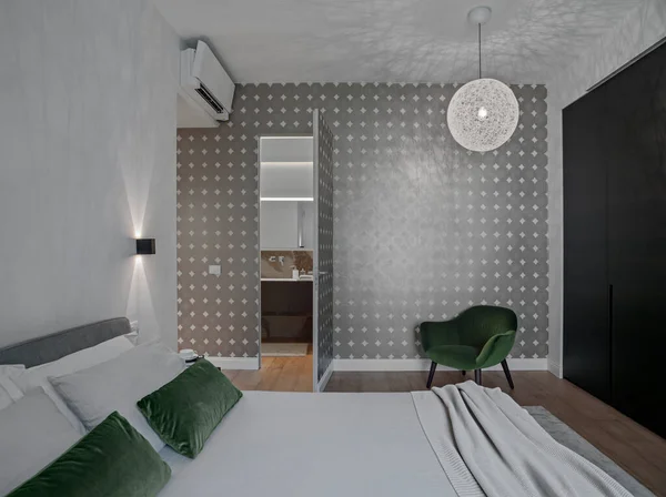 Interieur Zicht Een Moderne Slaapkamer Met Uitzicht Badkamer Met Een — Stockfoto