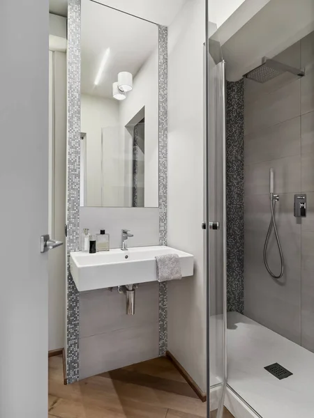 Interior Modern Bathroom Wooden Floor Foreground Washbasin Mirror Right Masonry —  Fotos de Stock