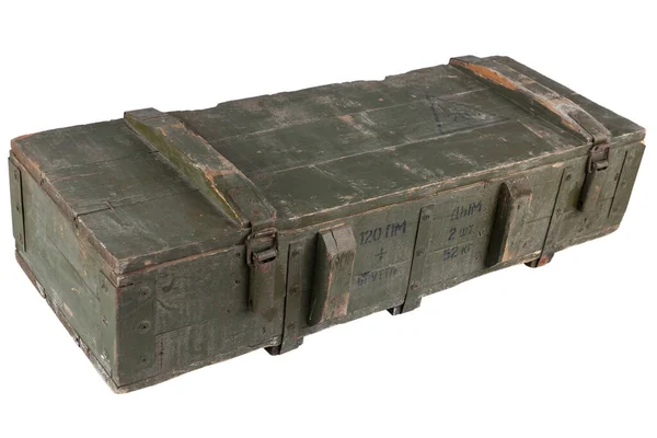 陆军弹药绿箱 文字为俄文版 弹药类型 弹丸口径 弹丸类型 弹片数量和重量 因白人背景而被隔离 — 图库照片