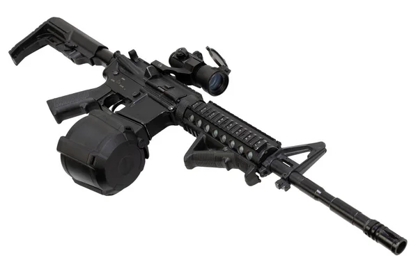 Sturmgewehr Mit Zielfernrohr Und Trommelmagazin Isoliert Auf Weißem Hintergrund — Stockfoto
