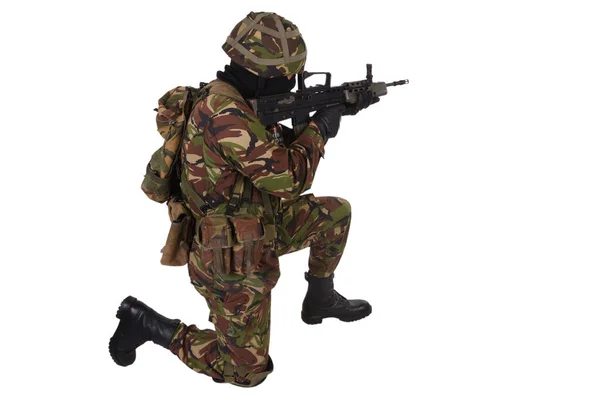 Fusil Asalto Fuego Soldado Del Ejército Británico Aislado Sobre Fondo —  Fotos de Stock