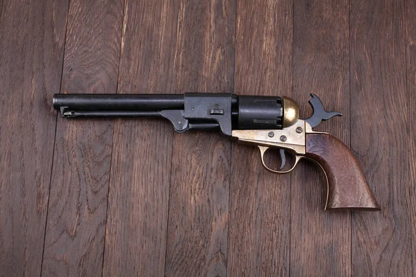 Pistola Old West Revólver Del Ejército Percusión Sobre Mesa Madera — Foto de Stock