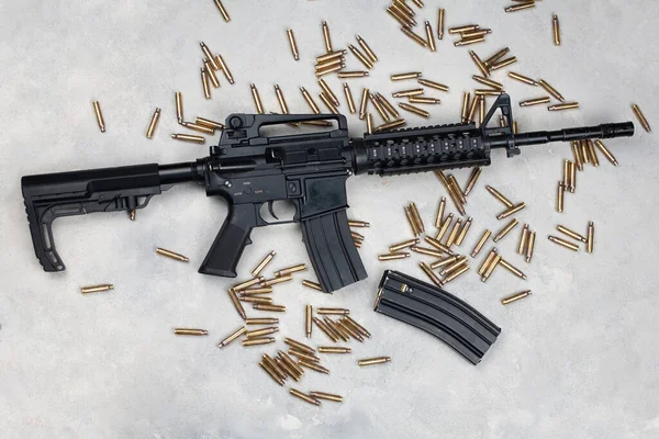 Carbine 56Mm Shells Magazine Bullets Grey Concrete Surface Background — Stock Photo, Image