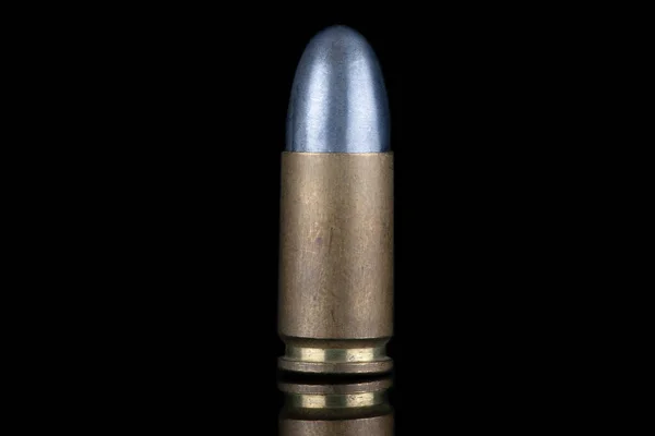 Пуля Калибра Изолированная Черном Фоне Рефлексией — стоковое фото