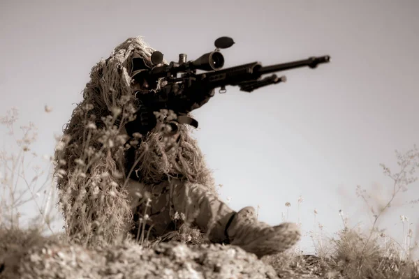 Special Forces Sniper Ghillie Suit High Precision Rifle Optic Scope — Stock Photo, Image