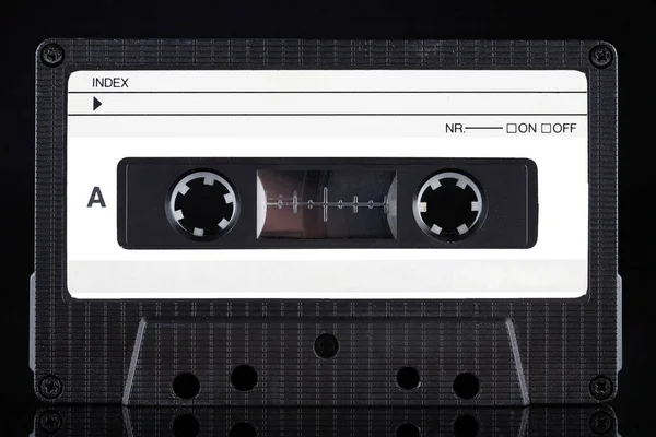 Branco Rotulado Retro Vintage Cassete Compacto Lado Sobre Fundo Preto — Fotografia de Stock