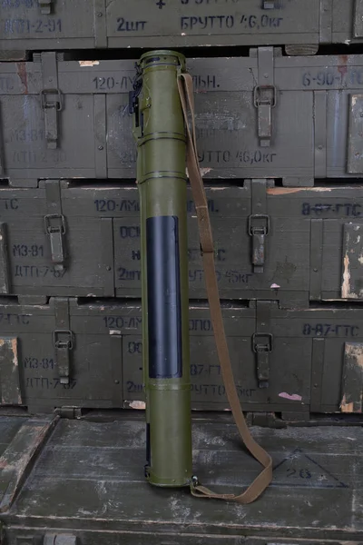 Rpg Bazooka Wyrzutnia Granatów Przeciwpancernych Granatem Heat Wojskowej Zielonej Skrzyni — Zdjęcie stockowe