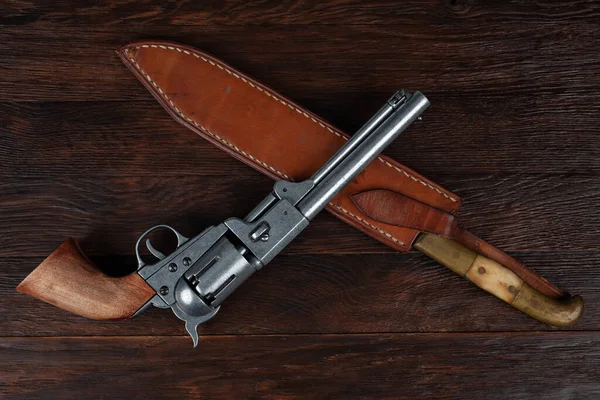 Viejo Arma Del Oeste Colt Revolver Cuchillo Con Funda Cubierta — Foto de Stock