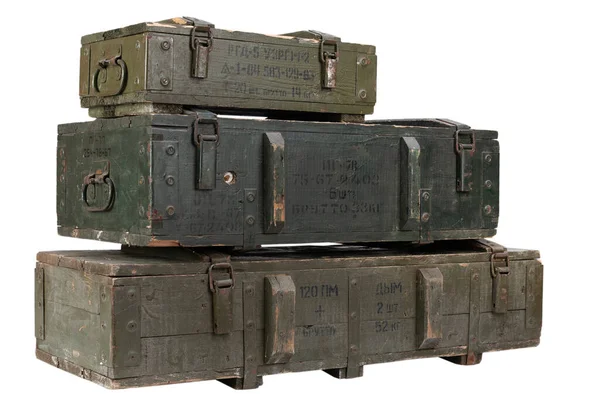 陆军弹药库的绿箱 文字为俄文版 弹药类型 弹丸口径 弹丸类型 弹片数量和重量 因白人背景而被隔离 — 图库照片