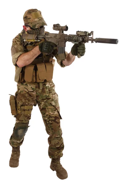 Special Force Operator Fire Carbine Diisolasi Dengan Warna Putih — Stok Foto