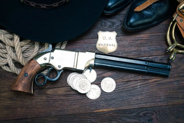 Pistolet Old West Avec États Unis Insigne Maréchal Dollars Argentés — Photo