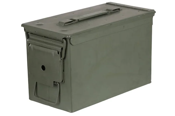 ホワイトに隔離された銃カートリッジのための米軍の緑の金属弾薬箱 — ストック写真