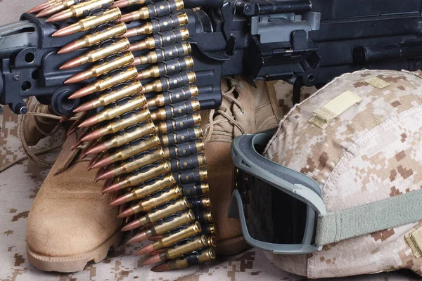 Marines Mitrailleuse Avec Ceinture Munitions Casque Blindé Avec Lunettes Protection — Photo