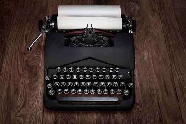 Retro Vintage Schreibmaschine Mit Papier Auf Holztisch — Stockfoto
