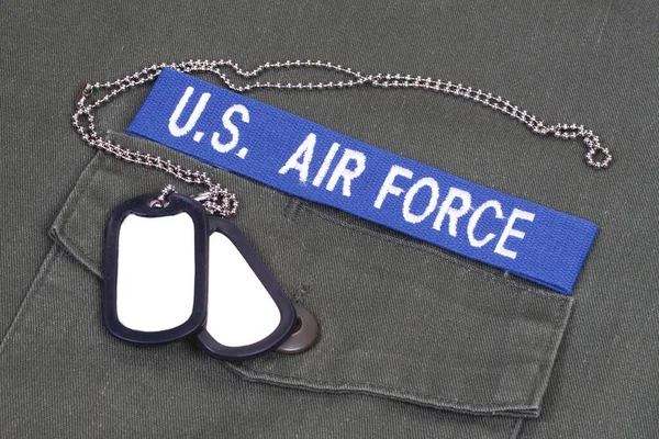 Air Forceオリーブドラブブルーブランチテープと犬のタグと一様 — ストック写真