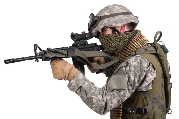 Soldado Exército Dos Eua Dispara Carabina Isolado Sobre Fundo Branco — Fotografia de Stock