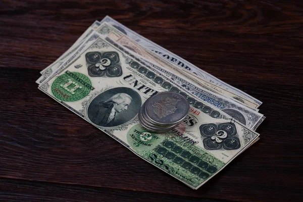 Staré Západní Americké Bankovky Stříbrné Certifikáty Stříbrnými Dolary Mince Pozadí — Stock fotografie