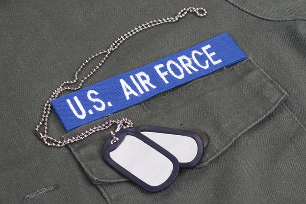 Air Force Olajbogyó Drab Egyenruha Kék Ágszalaggal Dögcédulákkal — Stock Fotó