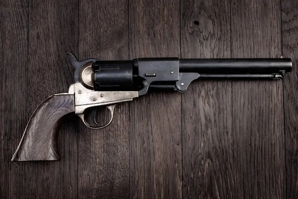 Античный Американский Перкуссионный Револьвер Деревянной Палубе — стоковое фото