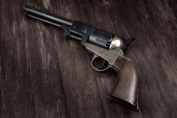 Античный Американский Перкуссионный Револьвер Деревянной Палубе — стоковое фото