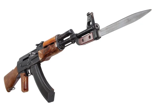第一支Ak 47型冲锋枪 带有刺刀 白色隔离 — 图库照片
