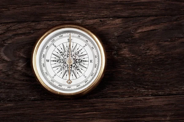 Vintage Retro Kompass Auf Holzdeck Hintergrund — Stockfoto