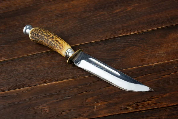 Vintage Κυνηγετικό Μαχαίρι Ξύλινο Φόντο — Φωτογραφία Αρχείου