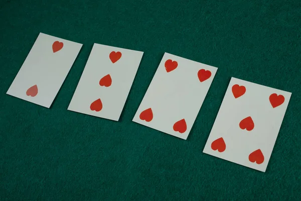 Эпоха Дикого Запада Играет Карты Зеленом Игровом Столе Миллиона Сердец — стоковое фото
