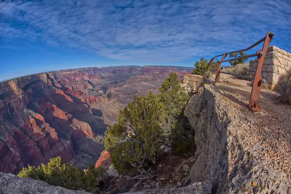 Poniżej Balustrady Bezpieczeństwa Great Mohave Wall Widokiem Wielki Kanion Arizona — Zdjęcie stockowe