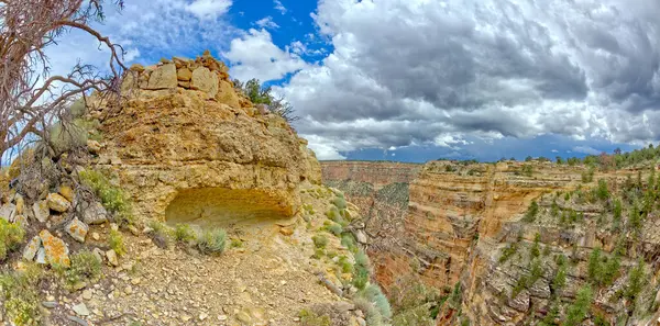 位于亚利桑那州大峡谷 Grand Canyon Arizona 的帕帕果角 Papago Point 和祖尼角 Zuni Point — 图库照片