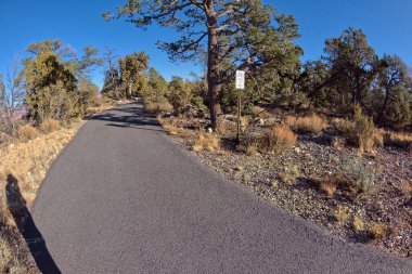 Grand Canyon Arizona 'daki Pima Point ve Monument Creek Vista arasındaki Greenway Patikası..
