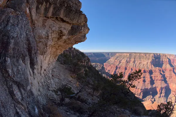 皮马角和隐士之间的悬崖位于亚利桑那州大峡谷 隐士峡谷在右边 — 图库照片