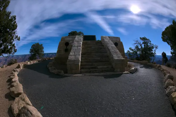 月光下のグランドキャニオン アリゾナでのパウエル記念碑 — ストック写真