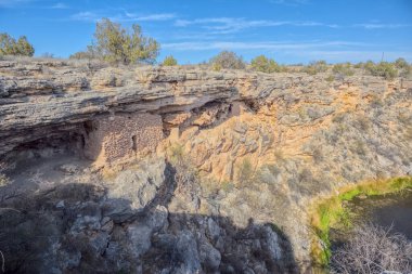 Arizona 'daki Montezuma Kuyusu Ulusal Anıtı' ndaki antik Hint uçurum evleri.