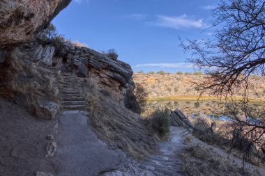 Arizona 'daki Montezuma Kuyusu Ulusal Anıtı' nın yolu Swallet Harabeleri 'ne çıkıyor..