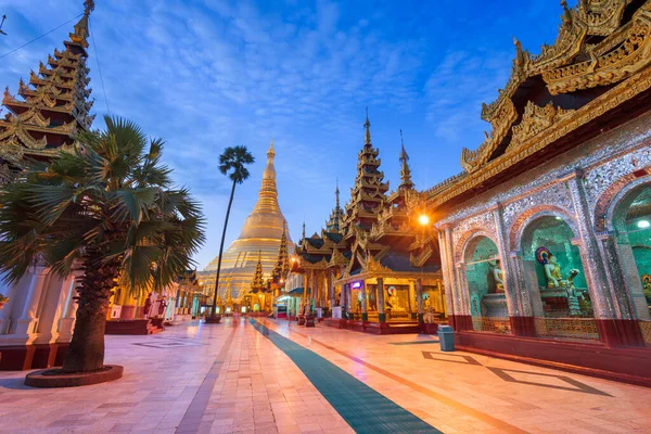 Пагода Шведагон Янгоне Мьянма Сумерках — стоковое фото