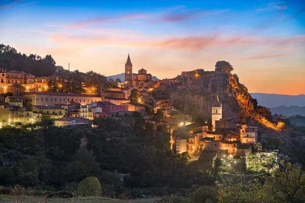 Novara Sicilia Italien Dorfsilhouette Auf Der Insel Sizilien Der Abenddämmerung — Stockfoto