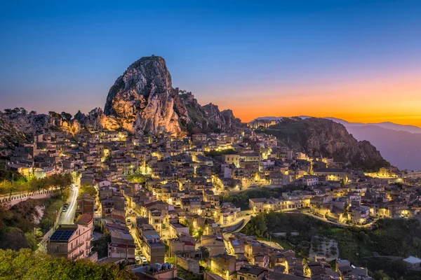 Caltabellota Italiens Historiska Stad Sicilien Skymningen — Stockfoto