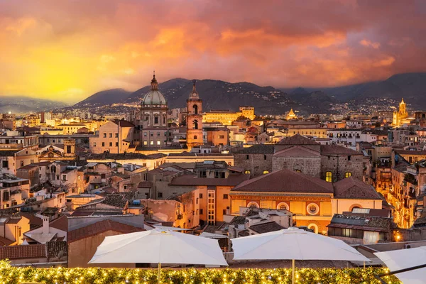 Palermo Sycylia Miasto Panorama Przepięknymi Wieżami Zmierzchu — Zdjęcie stockowe