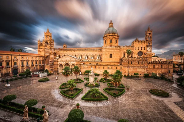 Palermo Talya Alacakaranlıkta Palermo Katedrali Nde — Stok fotoğraf