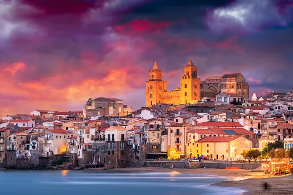 Цефалу Сицилія Італія Тірренському Морі Сутінках — стокове фото