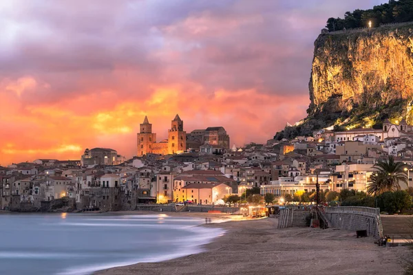 Cefalu Sicílie Itálie Tyrhénském Moři Soumraku — Stock fotografie