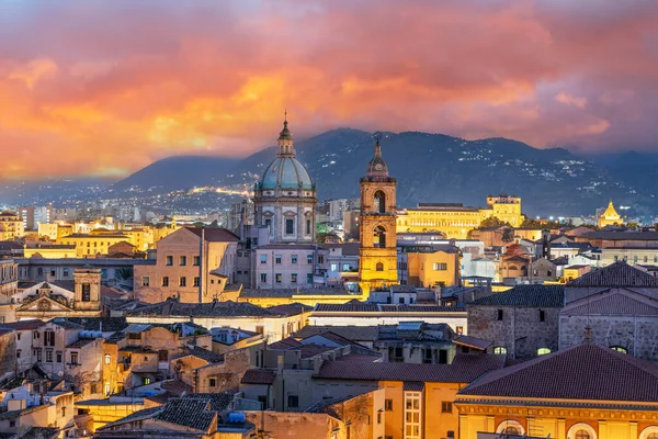 Palermo Siziliens Stadtsilhouette Mit Markanten Türmen Der Abenddämmerung — Stockfoto