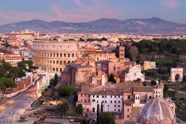 Roma Italia Vista Hacia Coliseo Con Áreas Arqueológicas Atardecer — Foto de Stock