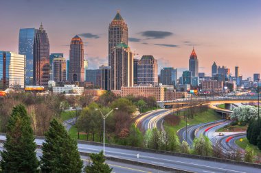 Atlanta, Georgia, ABD Bir bahar akşamı şehir merkezi silueti.