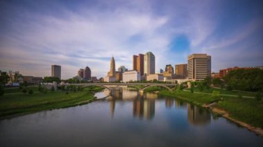 Columbus, Ohio, Amerika Birleşik Devletleri manzarası Scioto Nehri üzerinde.