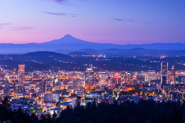 Portland Oregon Usa Horisonttiin Aamunkoitteessa Hood Etäisyys Aamunkoitteessa — kuvapankkivalokuva